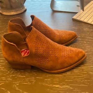 Brown botties size 6